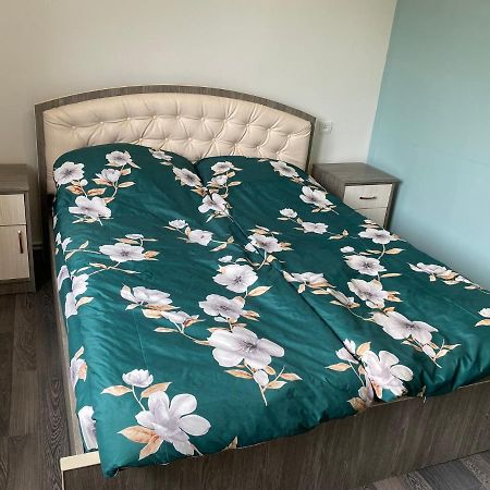 Lovely 2-Bedroom Apartment Near Ayb School Dilidschan Exterior foto