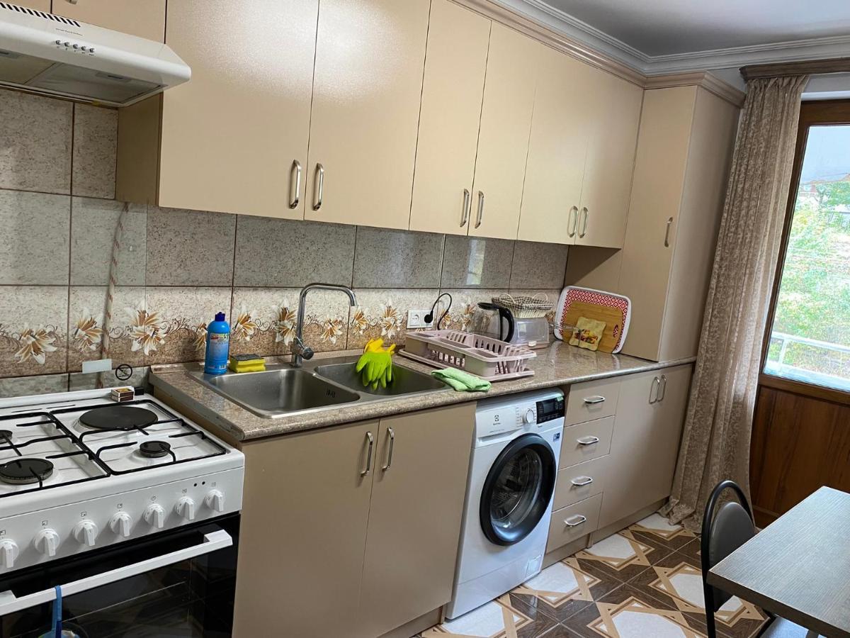 Lovely 2-Bedroom Apartment Near Ayb School Dilidschan Exterior foto